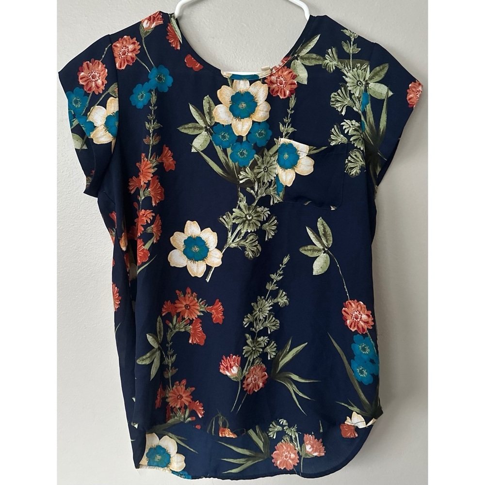 Like New! Lily White Blue Floral Blouse